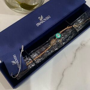 Swarovski bracelet
Morganite stone